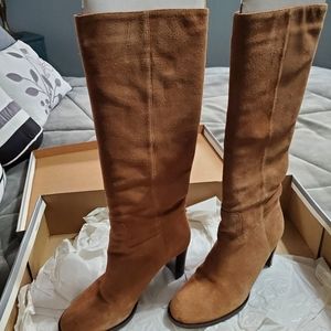 Cute knee high suede boots.